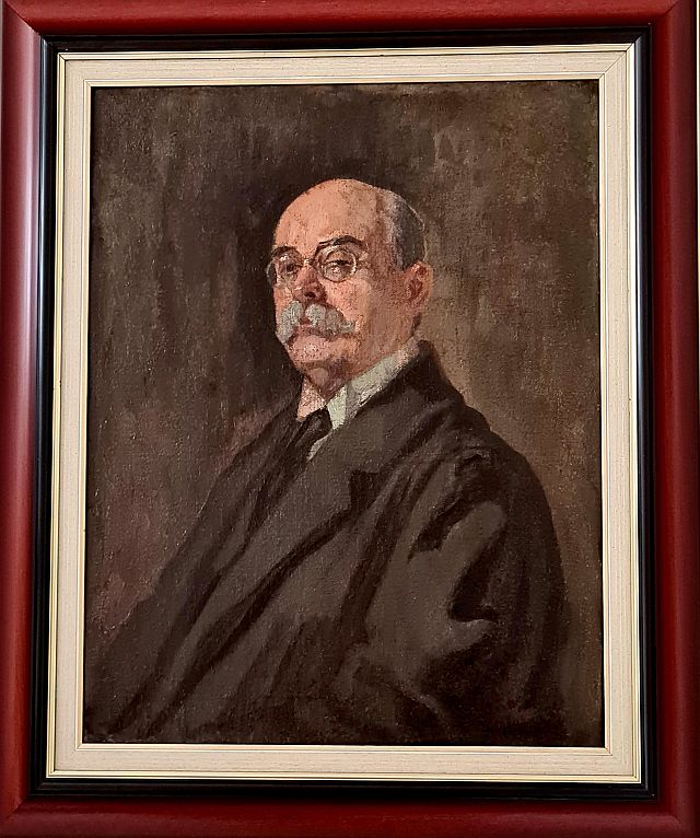 Scherer Sándor intézményük egykori igazgatója. A portrét id. Éber Sándor festette.