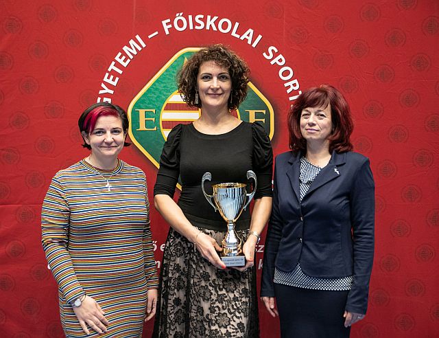 Bella Zita sportirodai ügyintéző, Dr. Bohner-Beke Alíz, Dr. Szilágyiné dr. Szinger Ibolya rektor (balról jobbra haladva)
