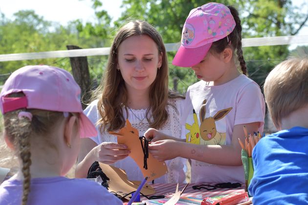 Hallgatóink a gyermekekkel kézműves foglalkozást tartottak.