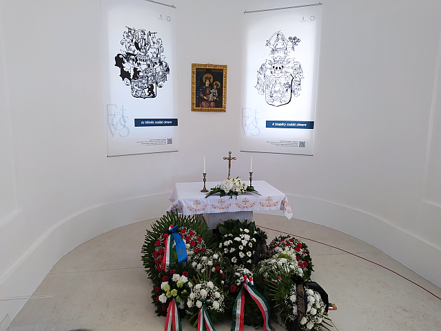 Eötvös József újratemetése Ercsiben.