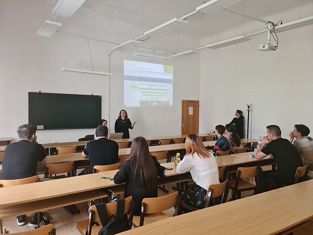 Előadás a nemzetköziesítés jegyében.