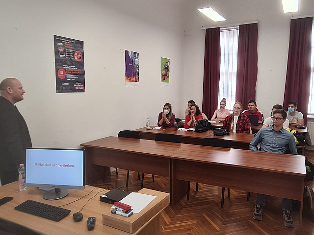 Hallgatóink az előadáson.