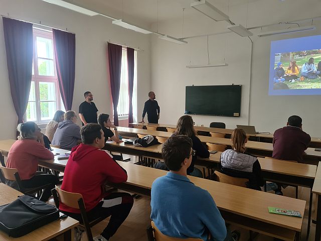 Hallgatóink a partnerintézmények által megtartott előadáson.