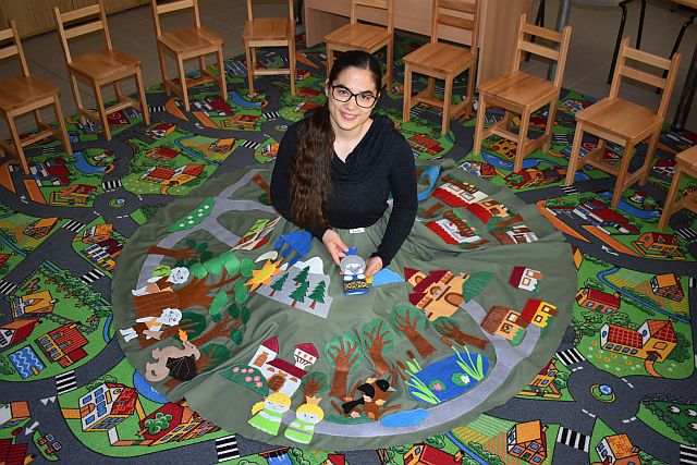 Meseszoknya három mesével: A Nap és a Hold, A tulipánná változott királyfi, A macskacicó