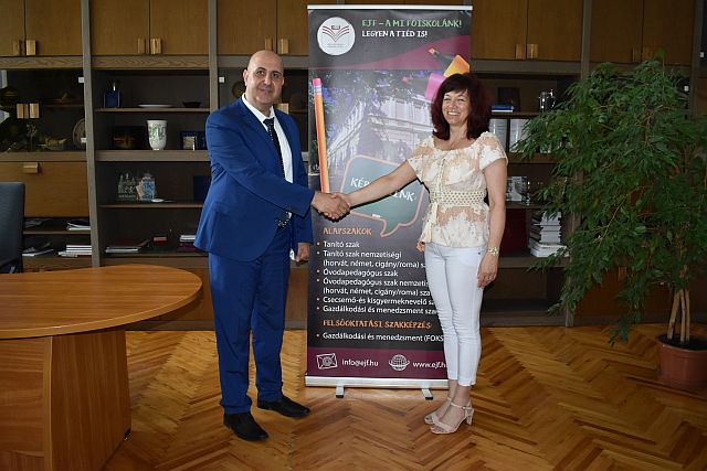 Mohamed Hady Mohamed Said Mahmoud Said Ahmed Saleh és az Eötvös József Főiskola rektora