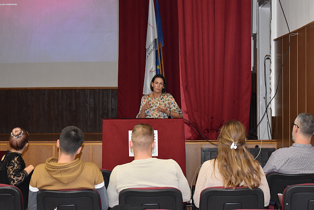 Dudás Júlia előadása.