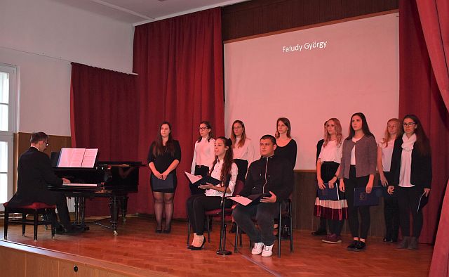 Hallgatóink megemlékezése az október 23-ai eseményekre.