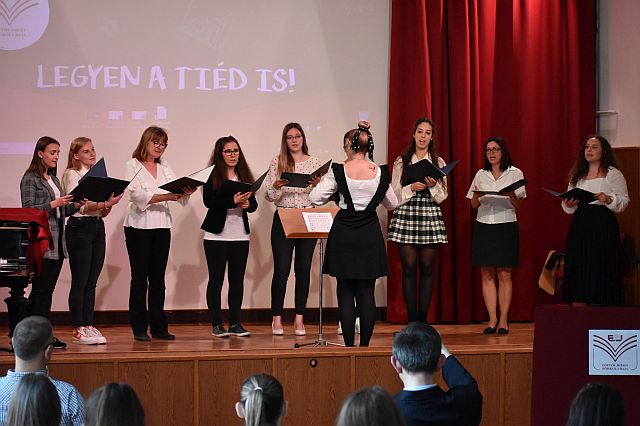 A főiskola énekkara.