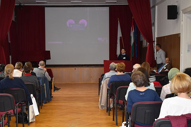 Dr. Muzsnay Zoltán megnyitója.