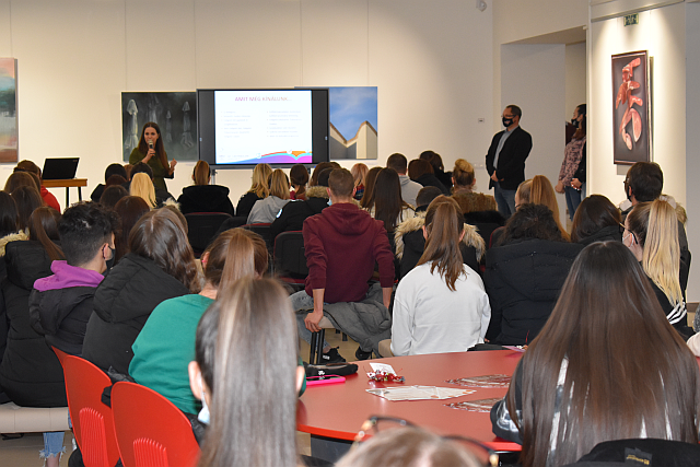 Tájékoztató előadás a nyílt napon.