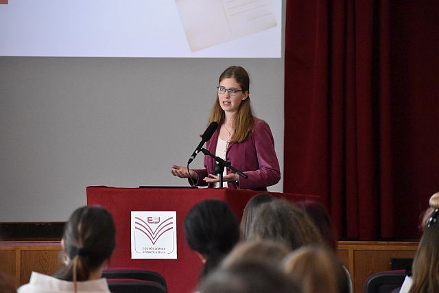 Husz Dóra II. évfolyamos német nemzetiségi tanító szakos hallgató előadása.