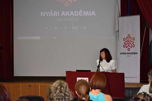 Dr. Szilágyiné dr. Szinger Ibolya rektor köszöntőbeszéde.