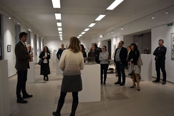 Szabó Áron tárlatvezetése a Kortárs Galériában.