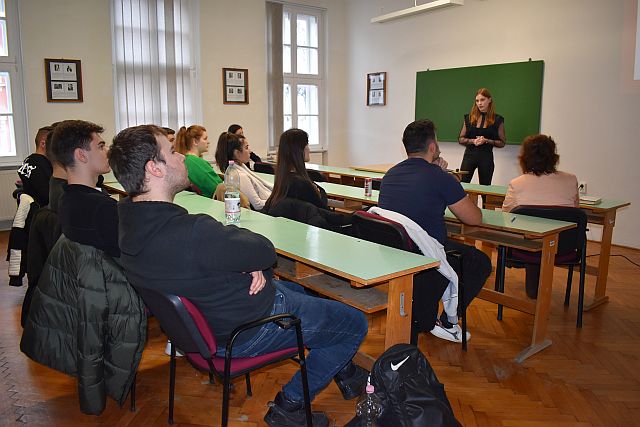 Horváth Angéla előadása.