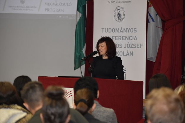 Dr. Szilágyiné dr. Szinger Ibolya rektor köszöntője.