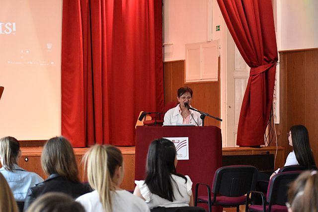 Dr. Kanizsai Mária köszöntőbeszéde.