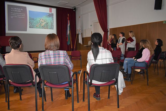 Globális környezeti problémák című előadás az EJF-en.