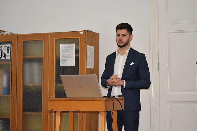 Szakdolgozat védése.