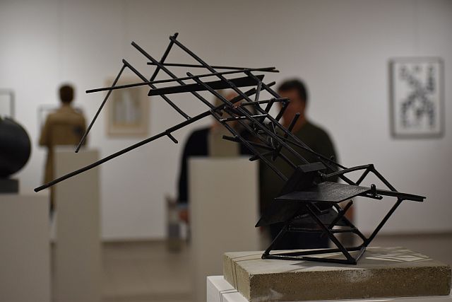 Szabó Áron szobrászművész kiállítása.