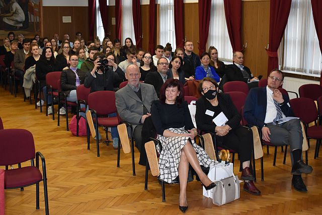 Tudományos konferencia az EJF-en