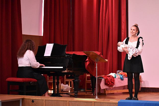 Alföldi Anna és Ördög Szimonetta III. éves tanító szakos hallgatók produkciója.