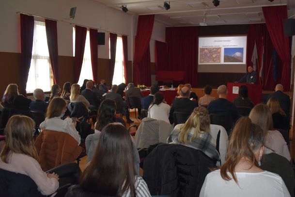 Majdán János előadása a rendezvényen.