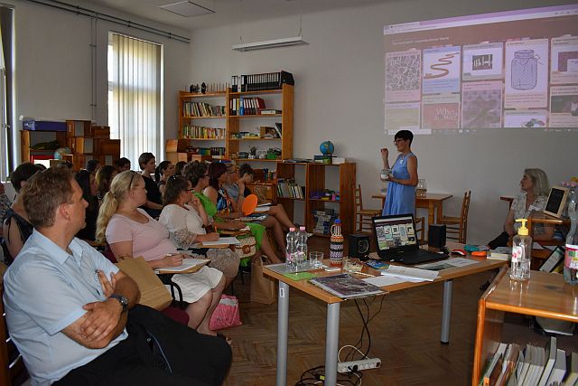 Zajlik a munka a német szekcióban.