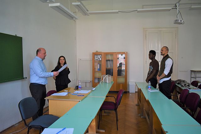 Külföldi hallgatók magyar záróvizsgája.