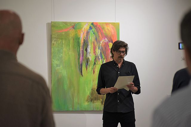 Boros Mátyás képzőművész nyitotta meg a kiállítást.