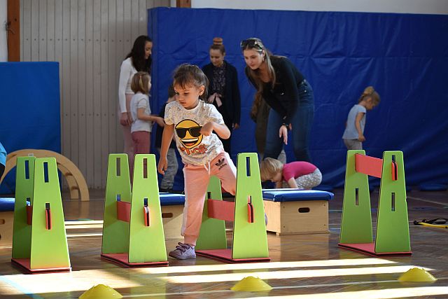 Óvodások a főiskolán.