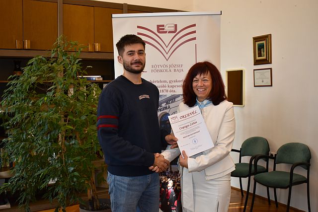 Rektori ösztöndíjban részesült hallgatók.