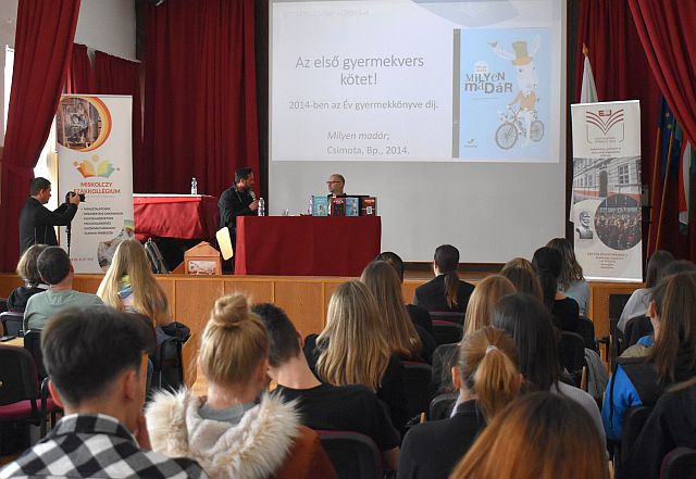 Irodalmi beszélgetés Kollár Árpáddal.