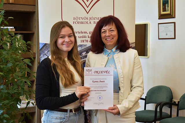 Rektori ösztöndíjban részesült hallgatók.