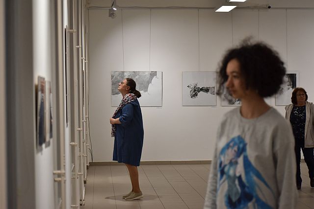 Harmath Ica képzőművész kiállításának megnyitója.