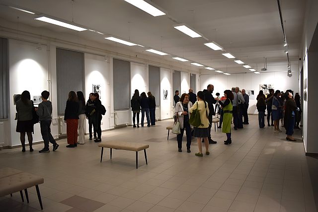 Harmath Ica képzőművész kiállításának megnyitója.