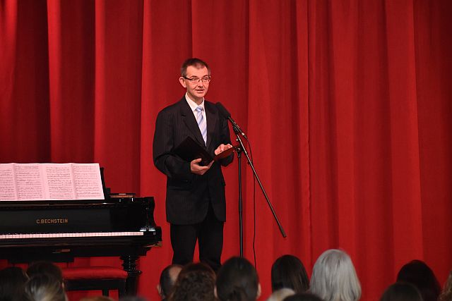 Karácsonyi műsor az EJF-en.