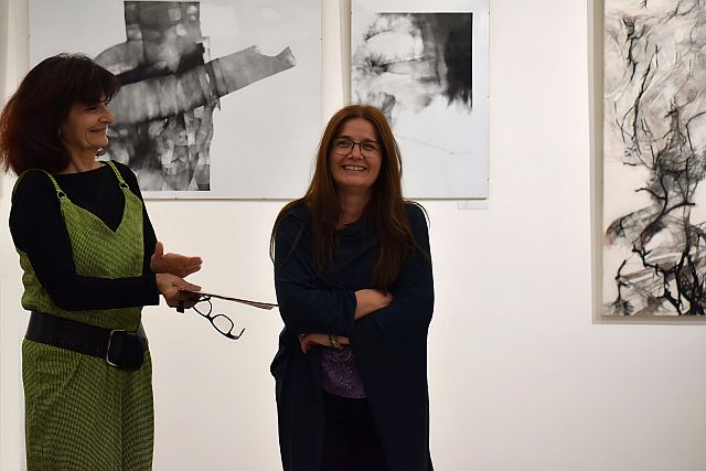 Harmath Ica képzőművész kiállításának megnyitója.