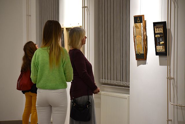 László János kiállításának megnyitója a Kortárs Galériában.