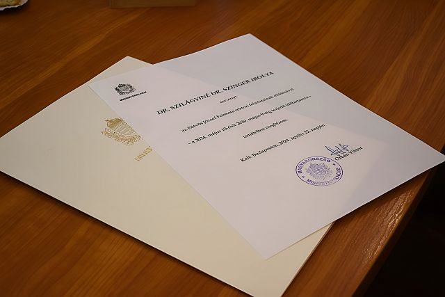 Rektori kinevezés átadása