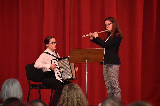 Karácsonyi műsor az EJF-en.