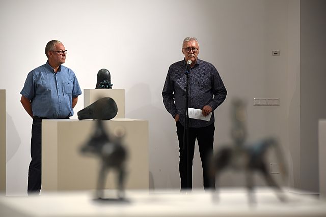 Sánta Csaba szobrászművész kiállításának megnyitója a Kortárs Galériában.