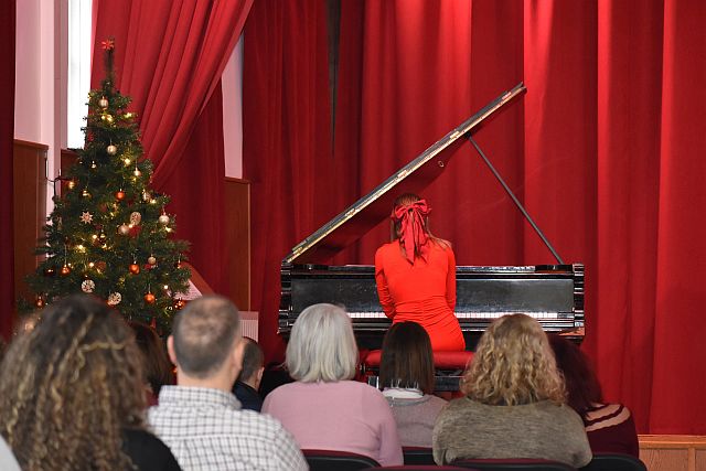 Karácsonyi műsor az EJF-en.