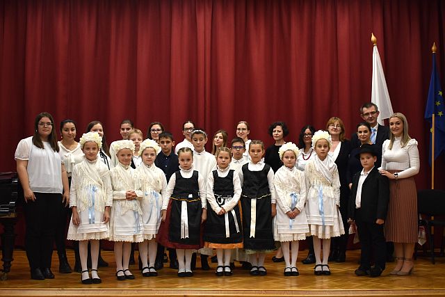 Karácsonyi műsor az EJF-en.