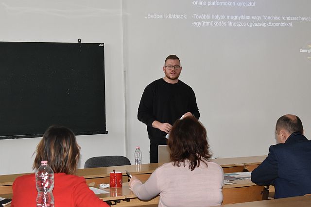 Vállalkozási ötleteket mutattak be a közgazdászhallgatók