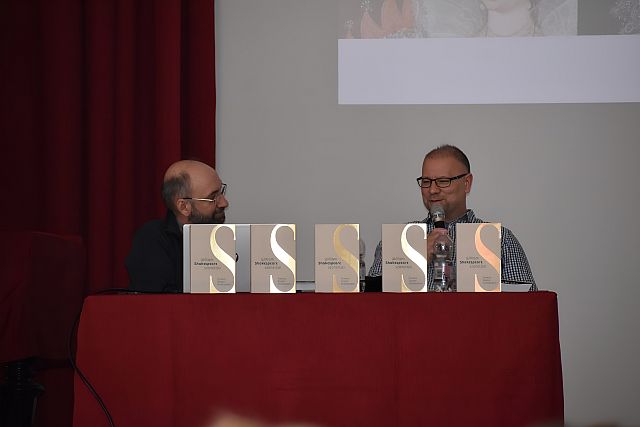 Dr. Fazekas Sándorral a Shakespeare-szonettek újrafordítójával dr. Bordás Sándor főiskolai docens beszélgetett.