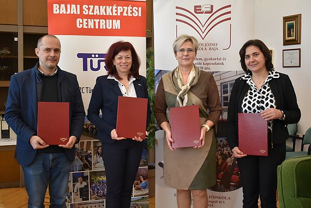 Az együttműködési megállapodást aláíró felek.