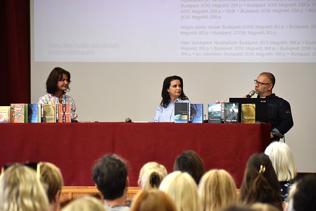 Irodalmi beszélgetés Tóth Krisztinával az EJF-en.