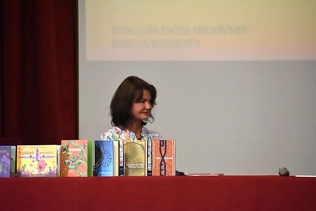 Irodalmi beszélgetés Tóth Krisztinával az EJF-en.
