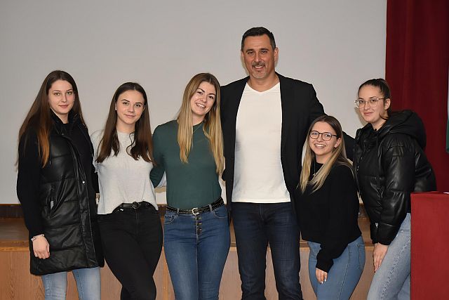 Szécsi Zoltán, háromszoros olimpiai bajnok vízilabdázó és rajongói