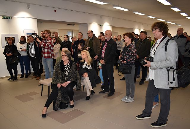 Kelemen Áron sajtófotósnak nyílt kiállítása a Kortárs Galériában